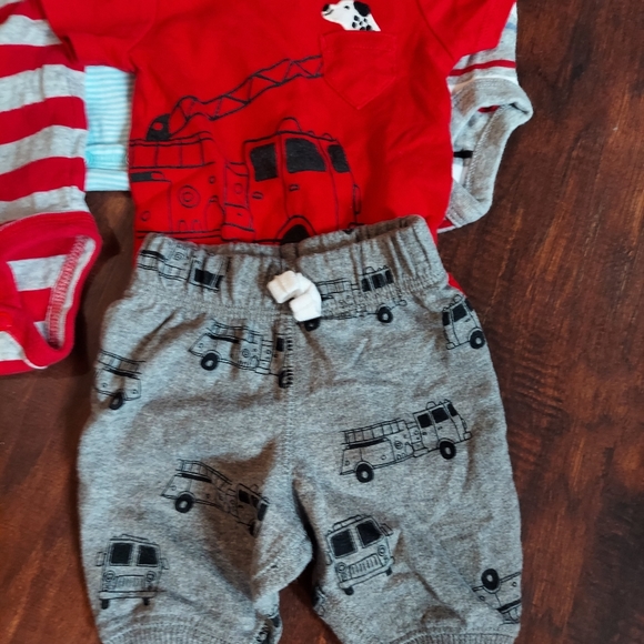 Boy's NB Bundle NWOT - Picture 4 of 4